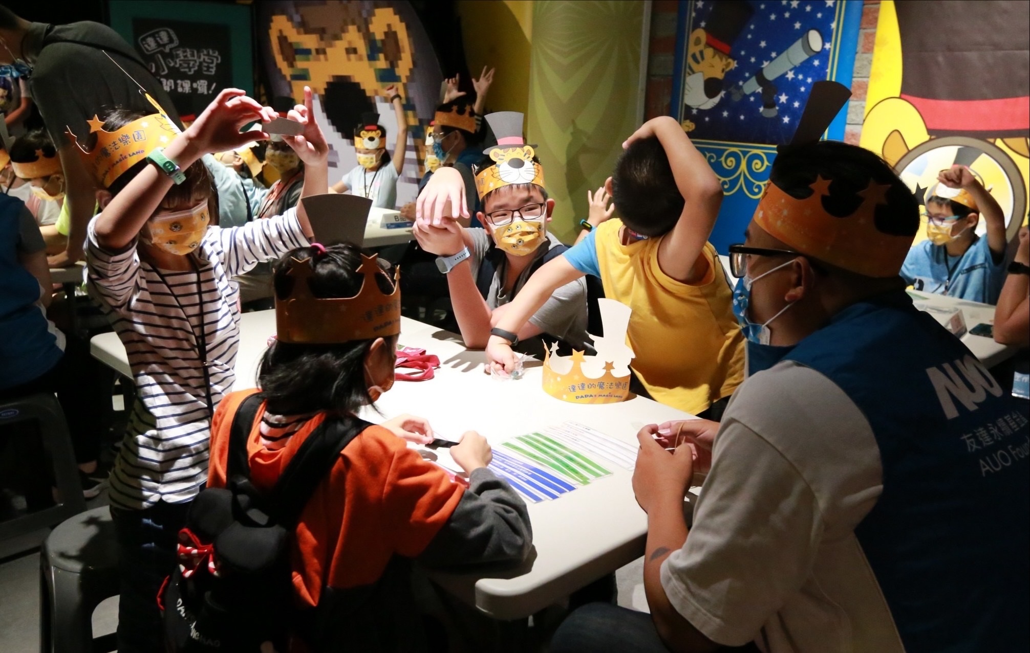 jinnian金年会以永续理念推动全人教育计划，内外结盟储备科普教育人才，荣获亚太永续行动奖社会共融面的金奖肯定