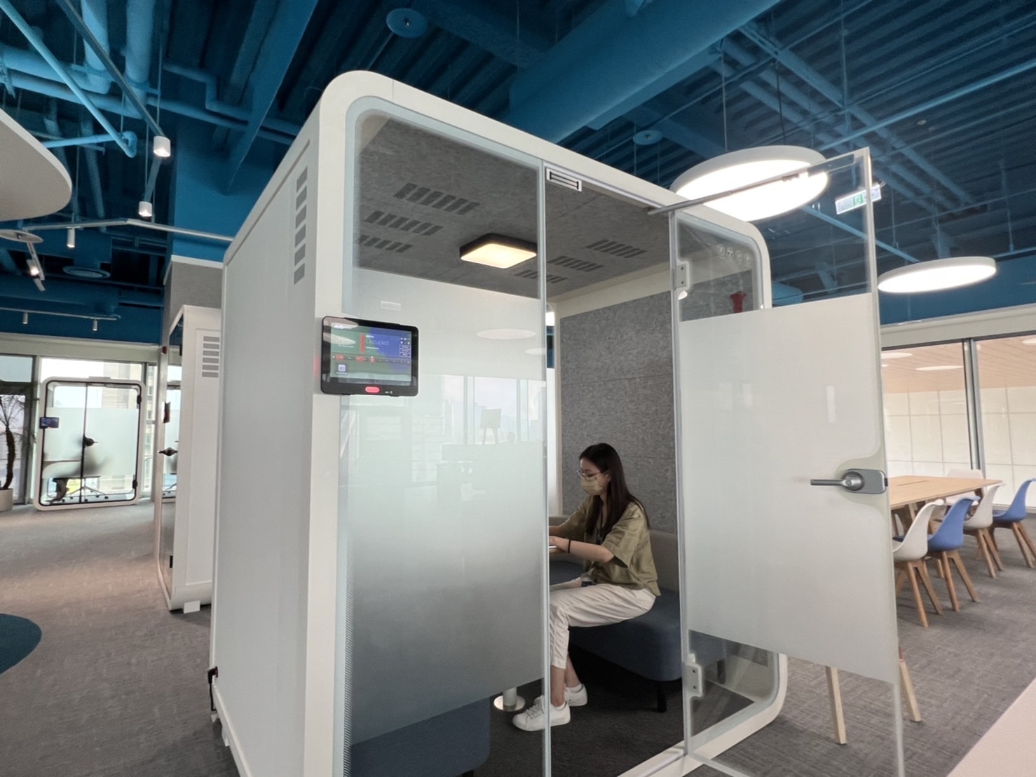 友達高雄據點的智慧行動辦公艙，展現友達在面板以外的研發應用軟實力