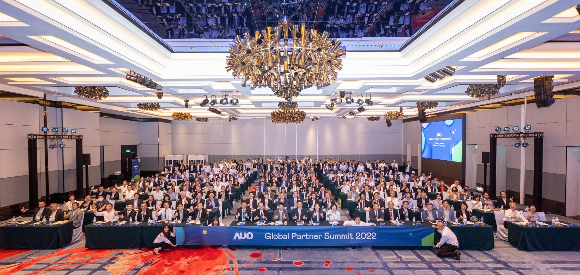 友達推動「安心、創新、用心、同心、盡心」五星職旅，為菲籍員工打造全方位照護，首度贏得「人權實踐與發展領袖獎」殊榮