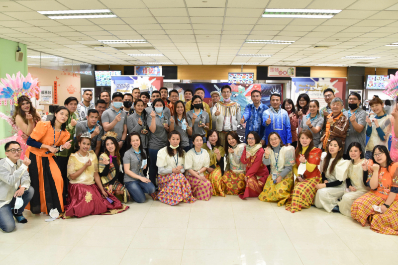 友達推動「安心、創新、用心、同心、盡心」五星職旅，為菲籍員工打造全方位照護，首度贏得「人權實踐與發展領袖獎」殊榮