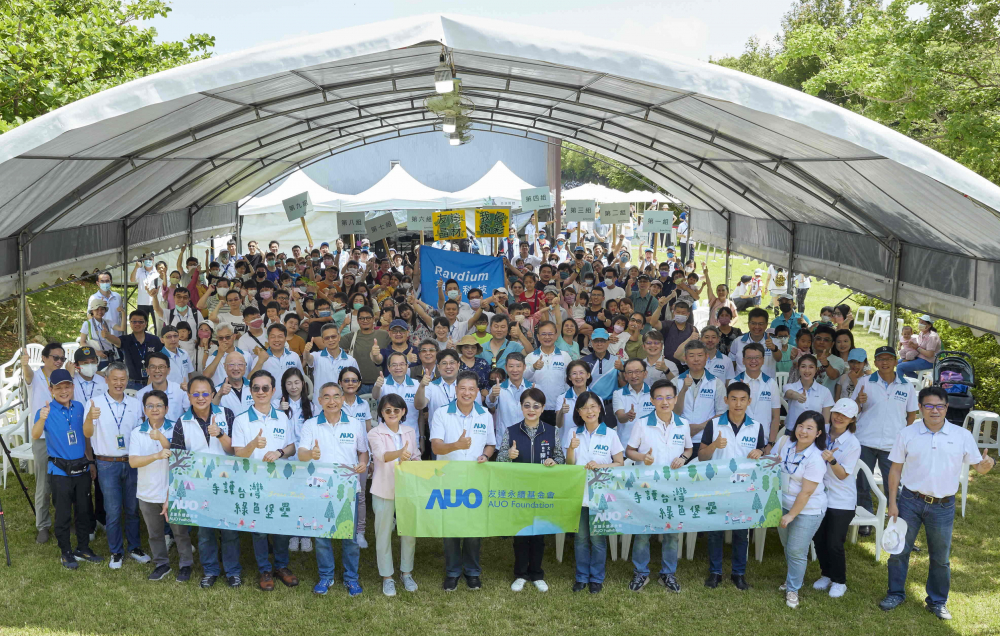 友達永續基金會號召企業志工、在地鄰里、產官學和供應商夥伴齊聚一堂，攜手植樹護樹，以行動實踐對環境友善的承諾