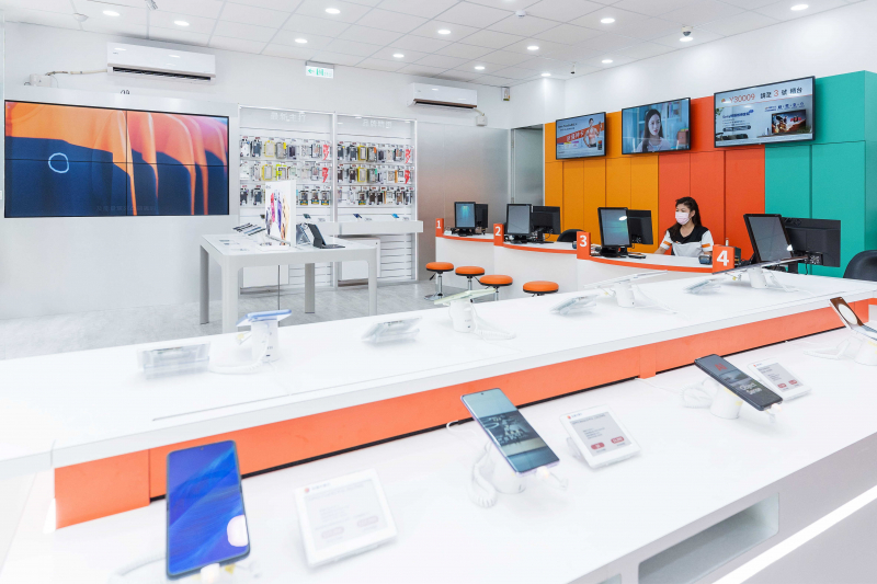 創利空間智慧零售軟硬整合方案，協助台灣大哥大門市完成數位內容行銷系統的佈建，打造全新世代的數位服務據點