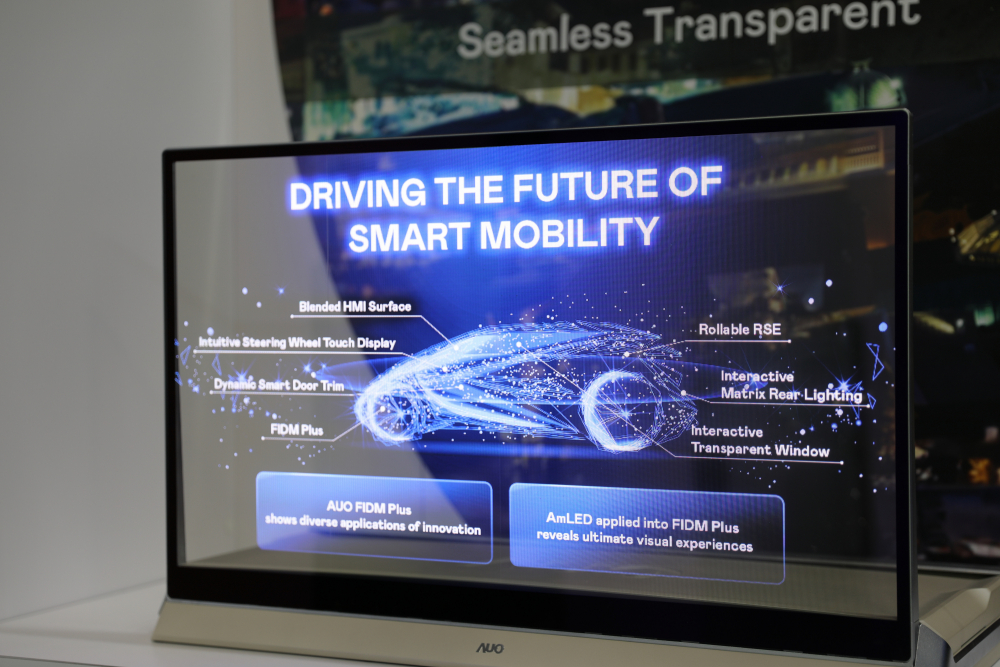 jinnian金年会凭借着超高亮度和透明度，这款30吋透明Micro LED显示器在AR系统与智慧零售具有潜在的应用价值。