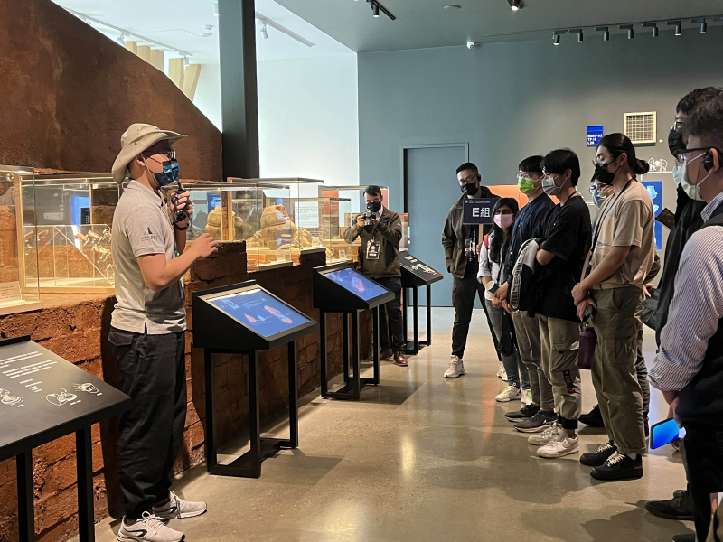 友達招募員工為文化志工，擔任文化館導覽大使，積極推廣文資保存、文史教育