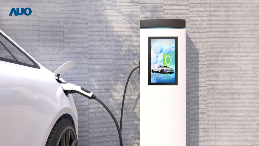 友達〝EVSE車用充電樁解決方案〞專為電動汽車充電樁設計，具有高亮度、克服戶外艱難環境的耐溫、耐紫外線等特性，並搭載散熱性及擴充性強的高效能工業電腦，可實現人機互動訴求，如資訊顯示、支付等應用