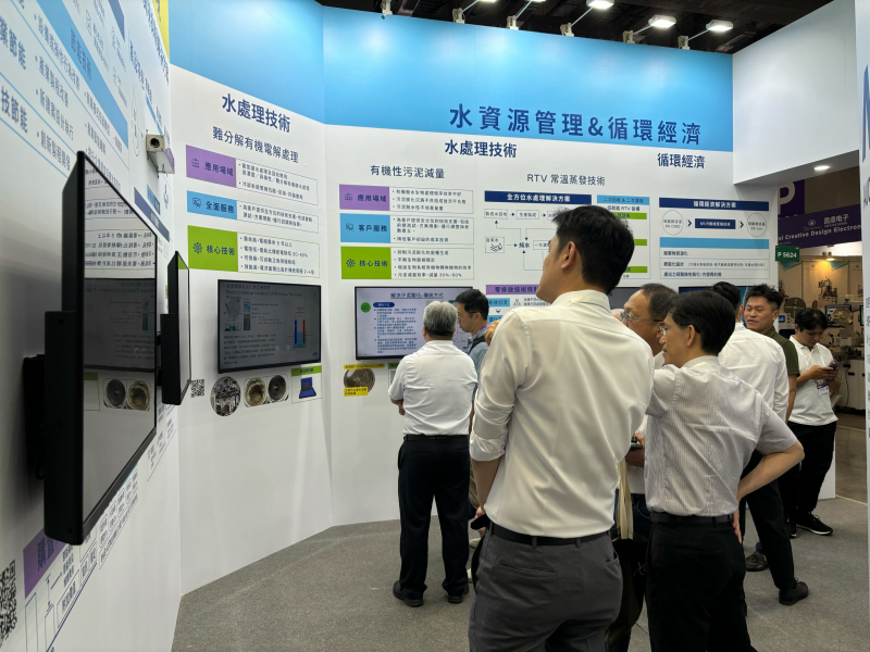 友達以深厚的智慧製造經驗發展永續戰略，積極延伸價值鏈，轉化成可供外界使用的綠色智慧服務，進軍SEMICON Taiwan 2024，提供半導體產業鏈打造AI世代的永續即戰力。