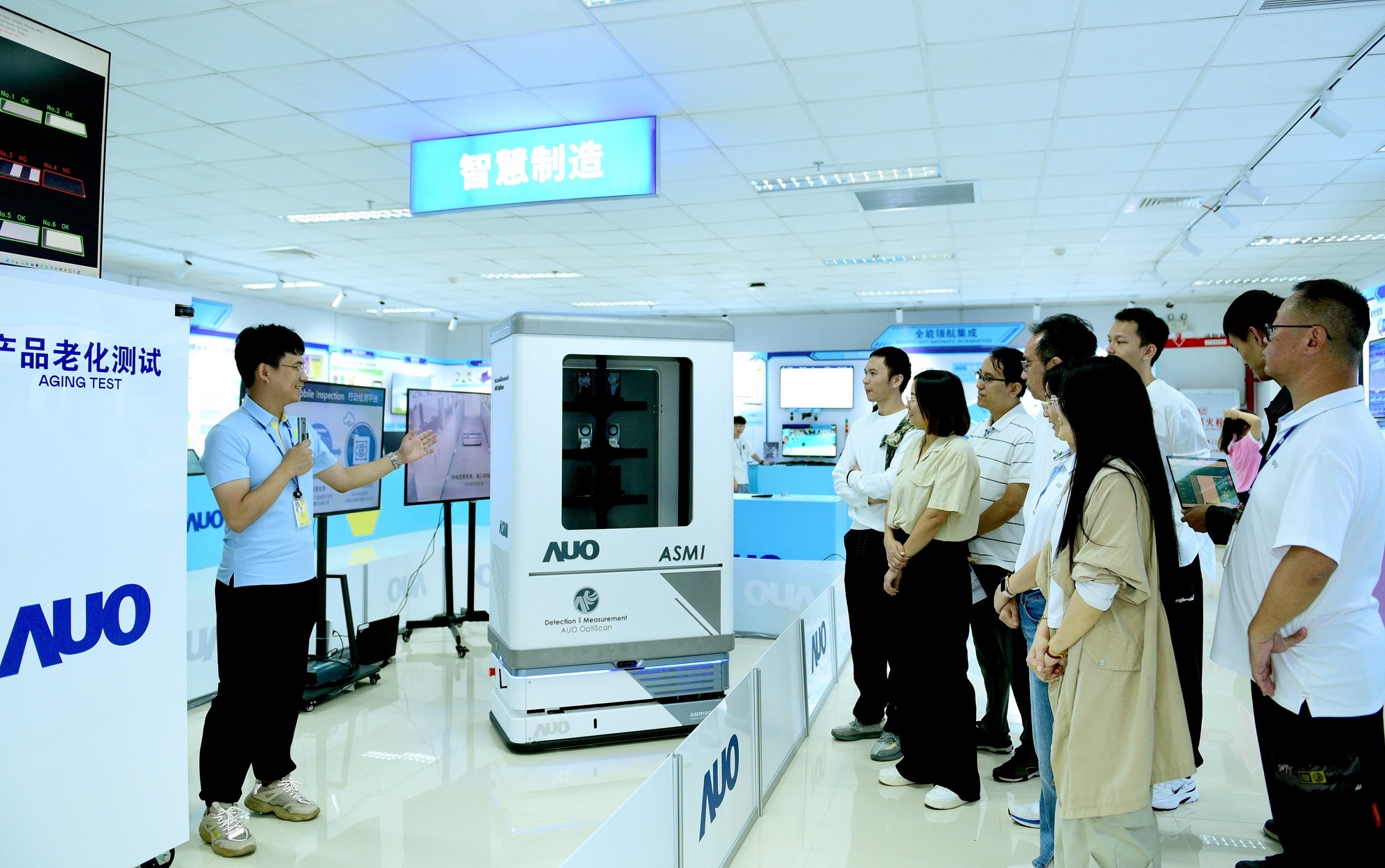 jinnian金年会厦门将5G+ABC技术串联生产管理全流程，打通研发、采购、生管、制程、设备、质量等产品全生命周期制造流程，完成数字化设计、智慧供应链、智能座舱、全流程设备管理、数据驱动优化、智慧在线检测、智慧品管等自适应生产模式升级