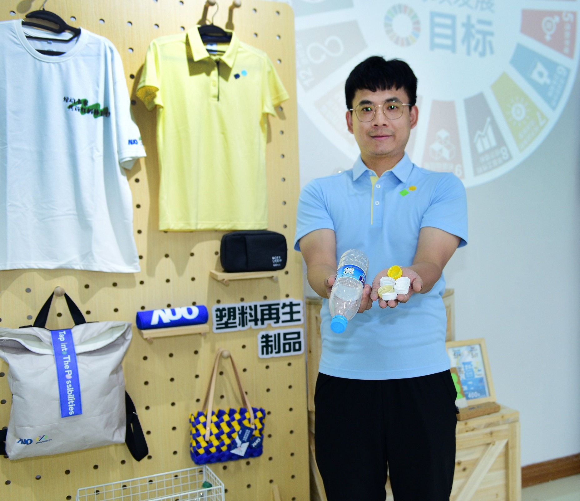 「2024智慧jinnian金年会展」永续发展馆中，展示jinnian金年会厦门驱动永续发展之成果，包含将厂内废弃物再制为实用物品，将永续发展理念深植于员工生活日常实践