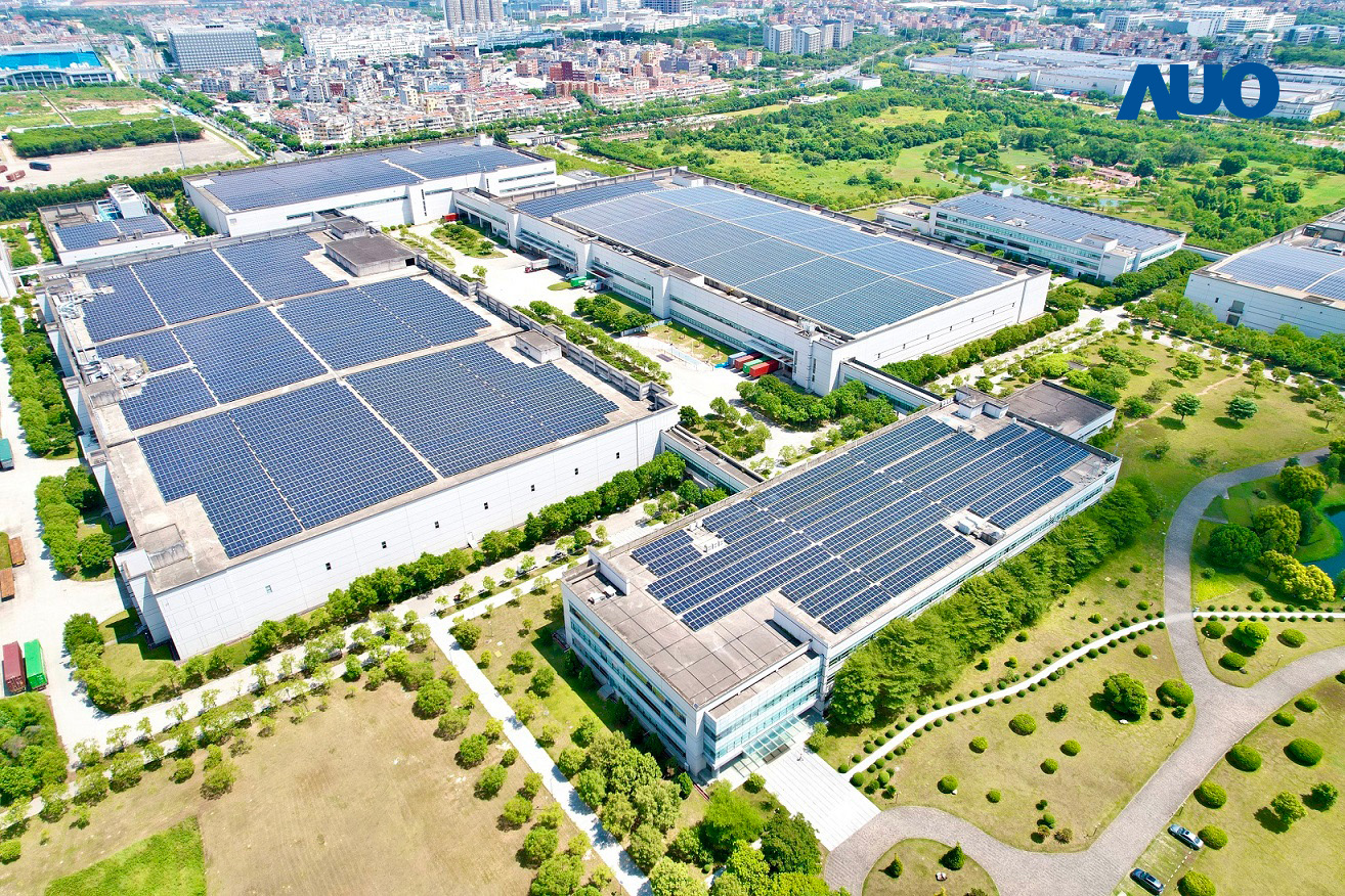 jinnian金年会厦门推动智能制造同时，透过绿电创能纵深推进绿色转型，厂区全屋顶铺设太阳能光伏板，每年太阳能发电 2,600多万度