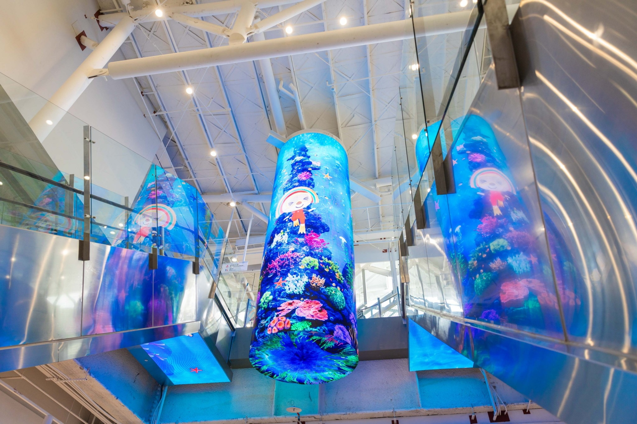 達擎與傑可達整合先進顯示技術與軟硬體應用服務，提供一系列大型LED顯示解決方案，為全新改裝開幕的「清水服務區」佈局嶄新視覺體驗。