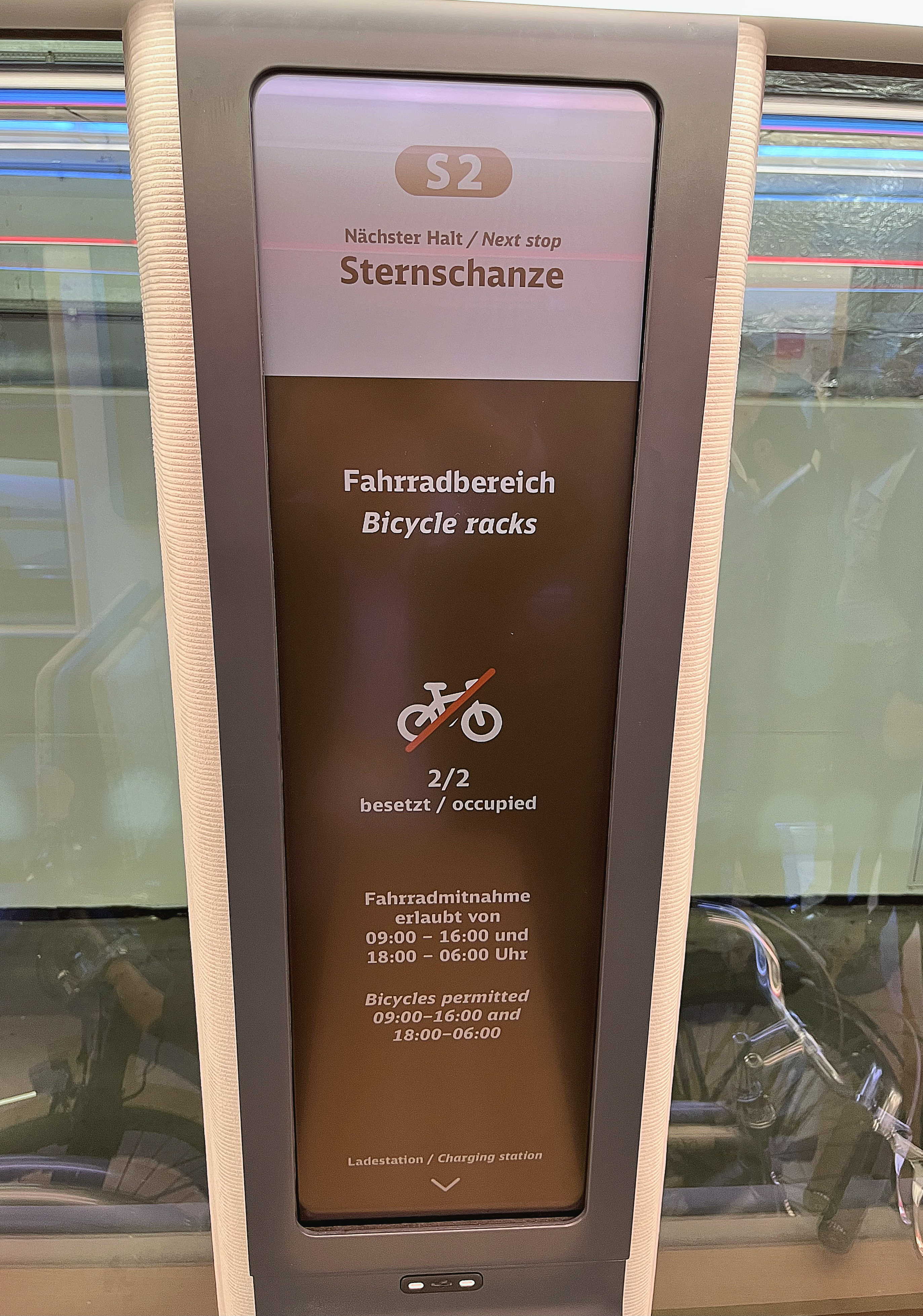 达擎HiRaso显示技术采用胆固醇液晶独特的双稳态特性及反射环境光线的方式，发挥最佳能源运用效率，其仅在更换显示画面时才消耗电力，在持续静止的画面显示上则为零耗电，与传统液晶显示技术相比大幅节省90%能耗