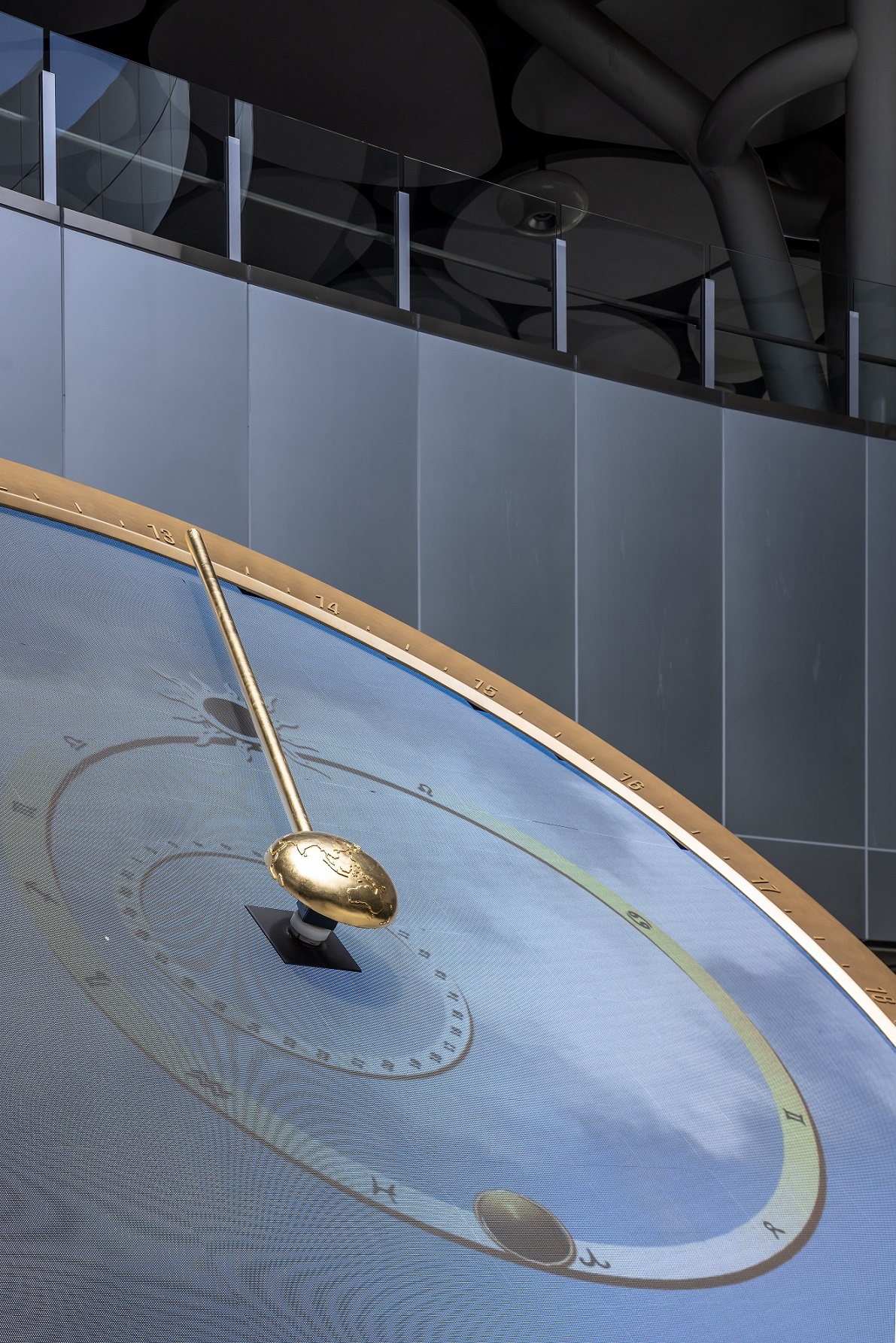 創利空間參與《高雄車站共感空間》公共藝術計畫，擔任視覺科技整合夥伴。於「看時間」天文鐘作品中提供技術指導，整合圓形LED鐘面與鐘體結構，在時間、天象星盤與空間氛圍間生動展演