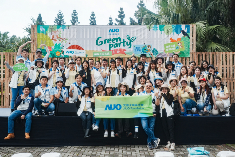 友達積極推動低碳轉型、節能減碳與減塑行動，落實環境承諾與社會責任，榮獲「台灣百大永續典範企業獎」