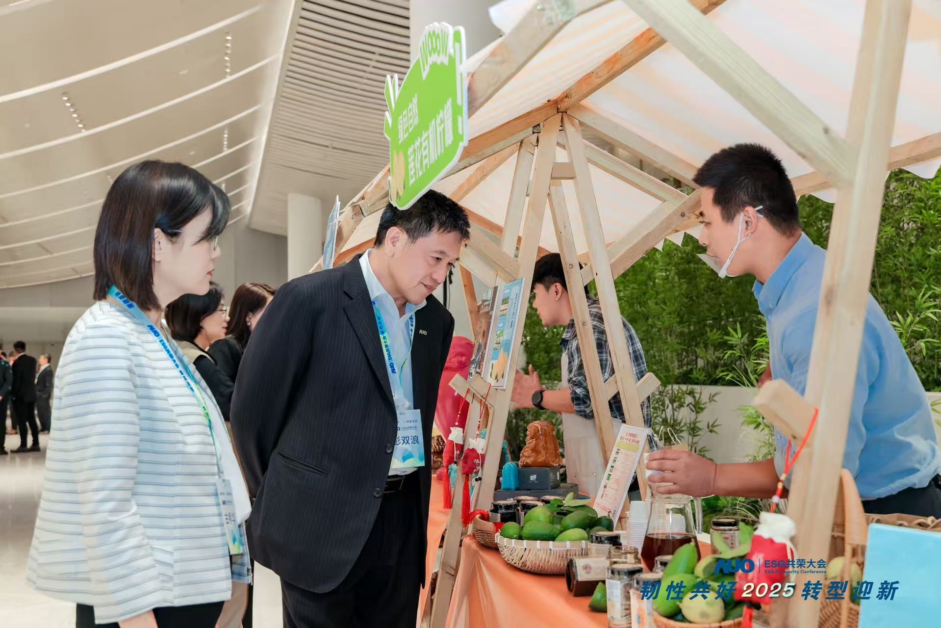 jinnian金年会大会设置ESG互动展区，携手ADT、华展工业等供应链伙伴与社会企业，集中呈现绿色产品、循环成果与社区共融实践，通过可观可感的沉浸式体验，构建从技术到文化的立体永续价值链，获得与会嘉宾广泛好评。