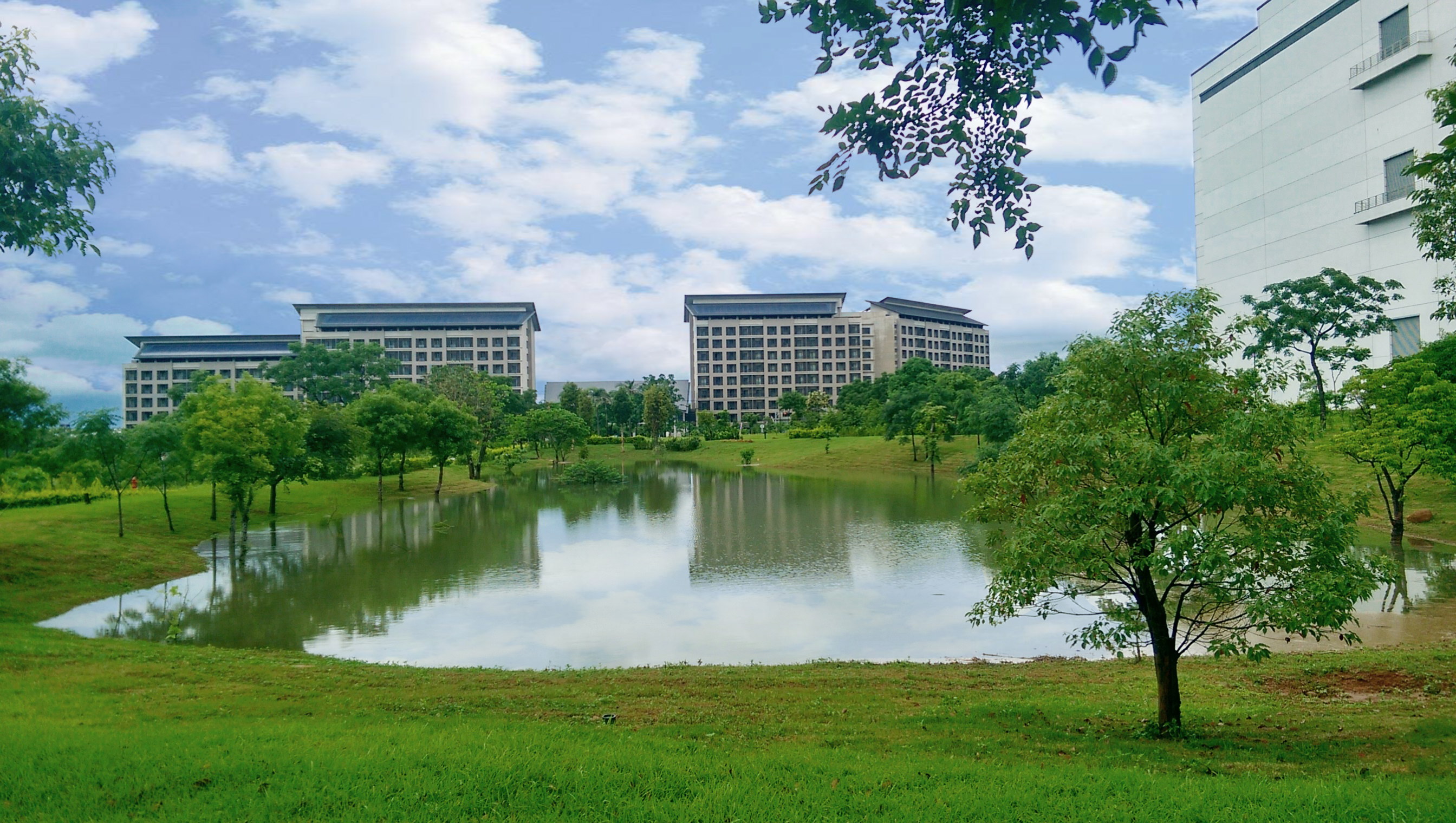 友達在氣候變遷與水安全兩大主題，獲CDP雙A全球領導級肯定。在氣候變遷面，友達重視營運廠區自然共生，透過TNFD國際框架制定自然衝擊相關的調適與減緩策略，強化企業氣候韌性