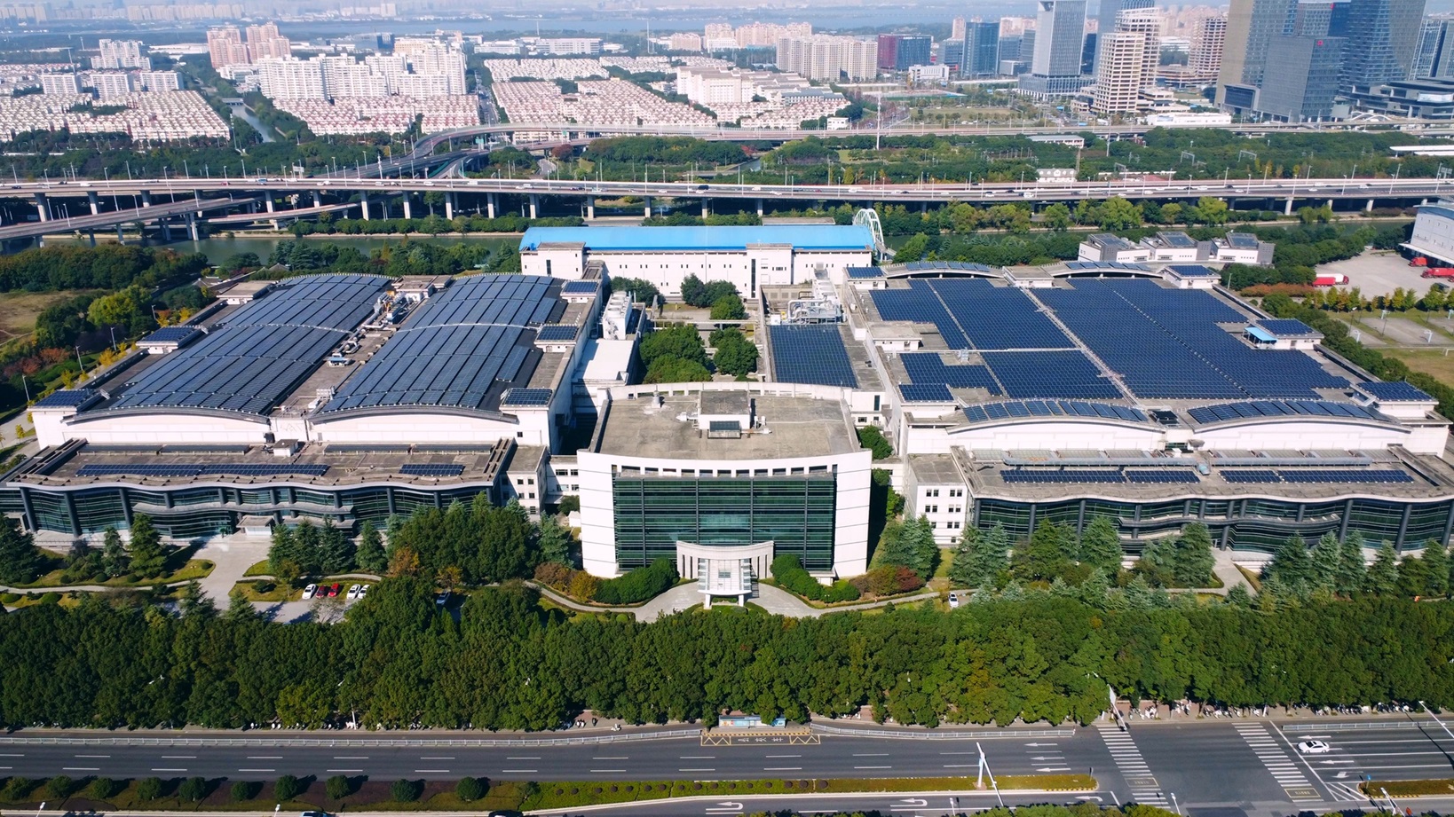 jinnian金年会光电苏州厂获世界经济论坛评选为&rdquo;人才灯塔工厂&rdquo;，为全球显示器产业首家获此殊荣