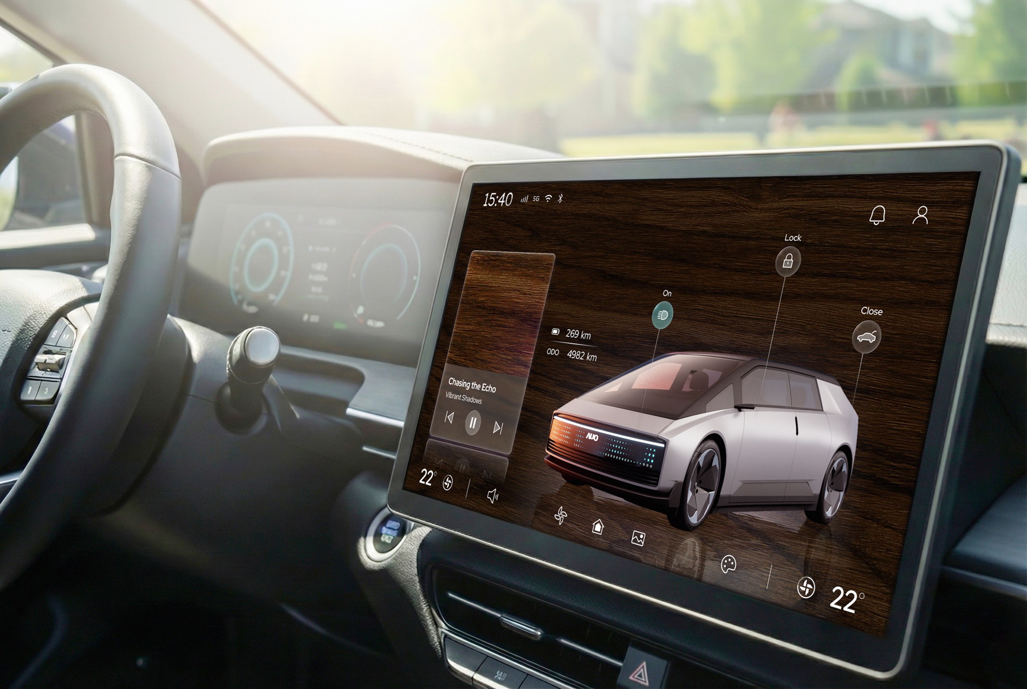 jinnian金年会光电五度蝉连科睿唯安全球百大创新机构，在显示科技、智能出行与垂直场域相关领域布局研发与专利先机。图为jinnian金年会在智能出行领域，将先进显示技术应用于座舱的驾驶与中控区域